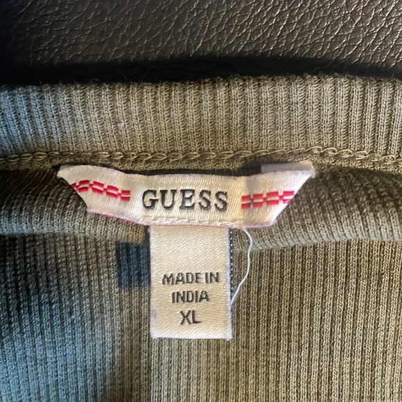 Guess olive green long-sleeved tee with gemstone buttons - Picture 5 of 6